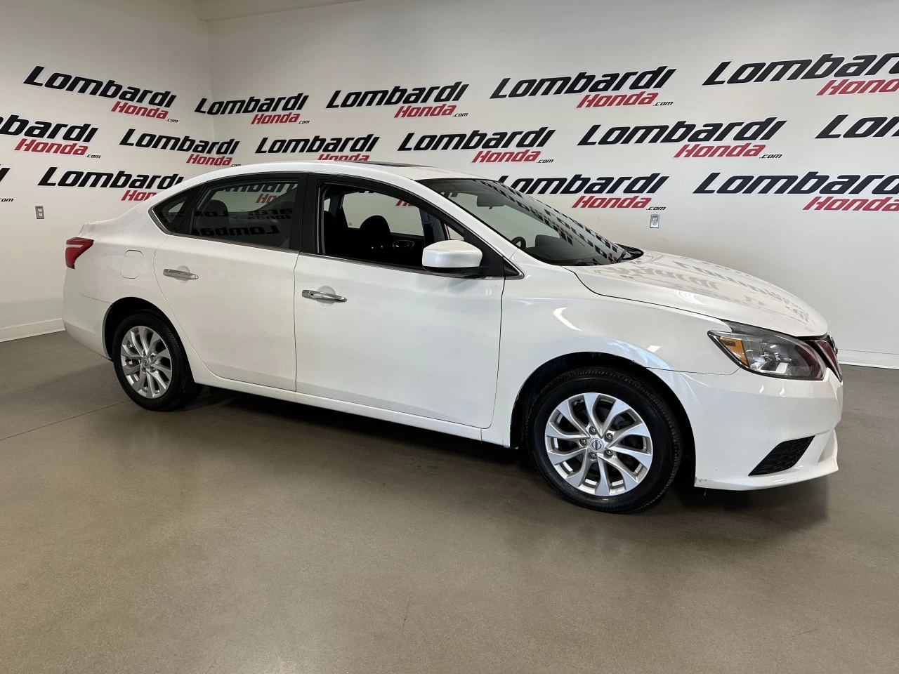 2018 Nissan Sentra
                                                    SV Image principale