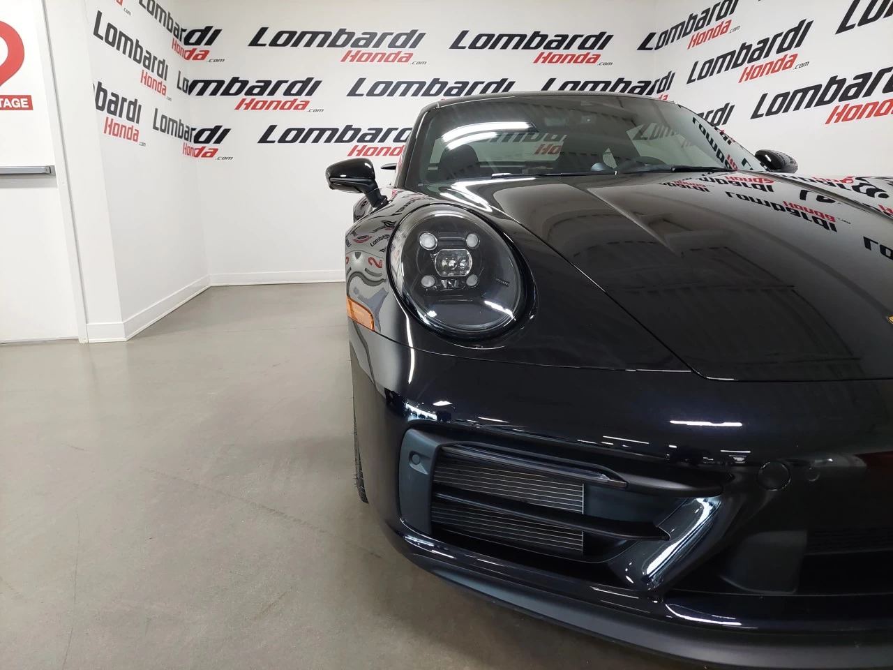 2024 Porsche 911
                                                    CARRERA 4 GTS Image principale