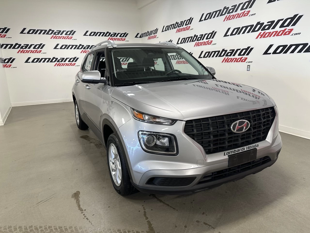 2023 Hyundai Venue Preferred Main Image