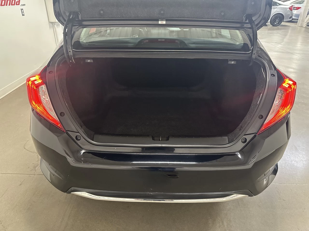 2021 Honda Civic Berline LX Image principale