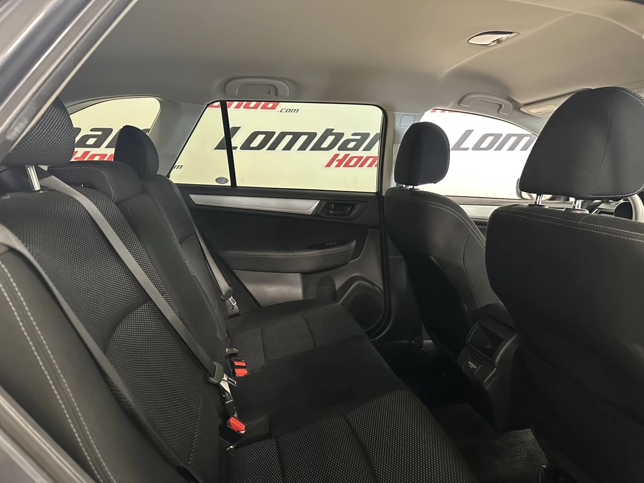 2018 Subaru Outback
                                                    2.5i Image principale