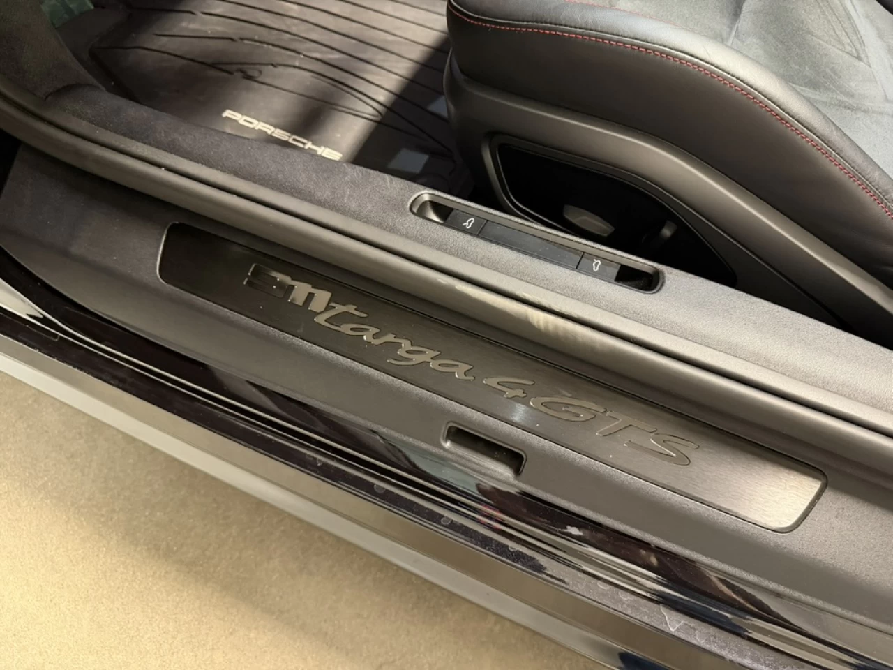 2024 Porsche 911 4 GTS Main Image