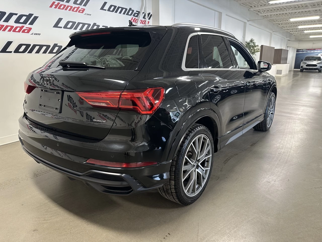 2019 Audi Q3 Technik Main Image