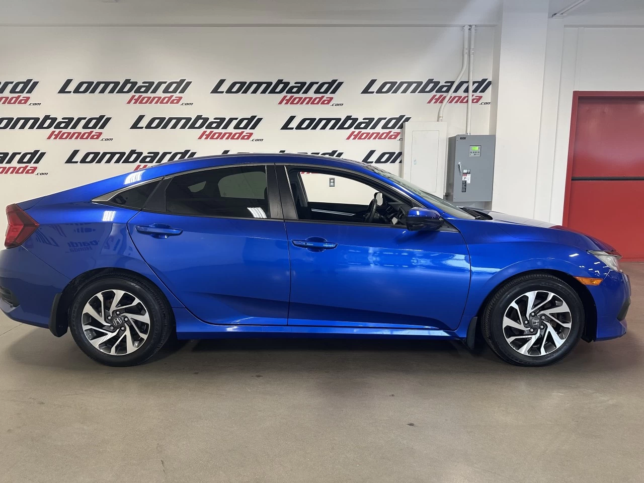 2016 Honda Civic
                                                    EX Main Image