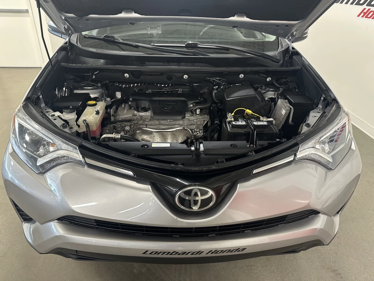 2018 Toyota RAV4 LE Image principale