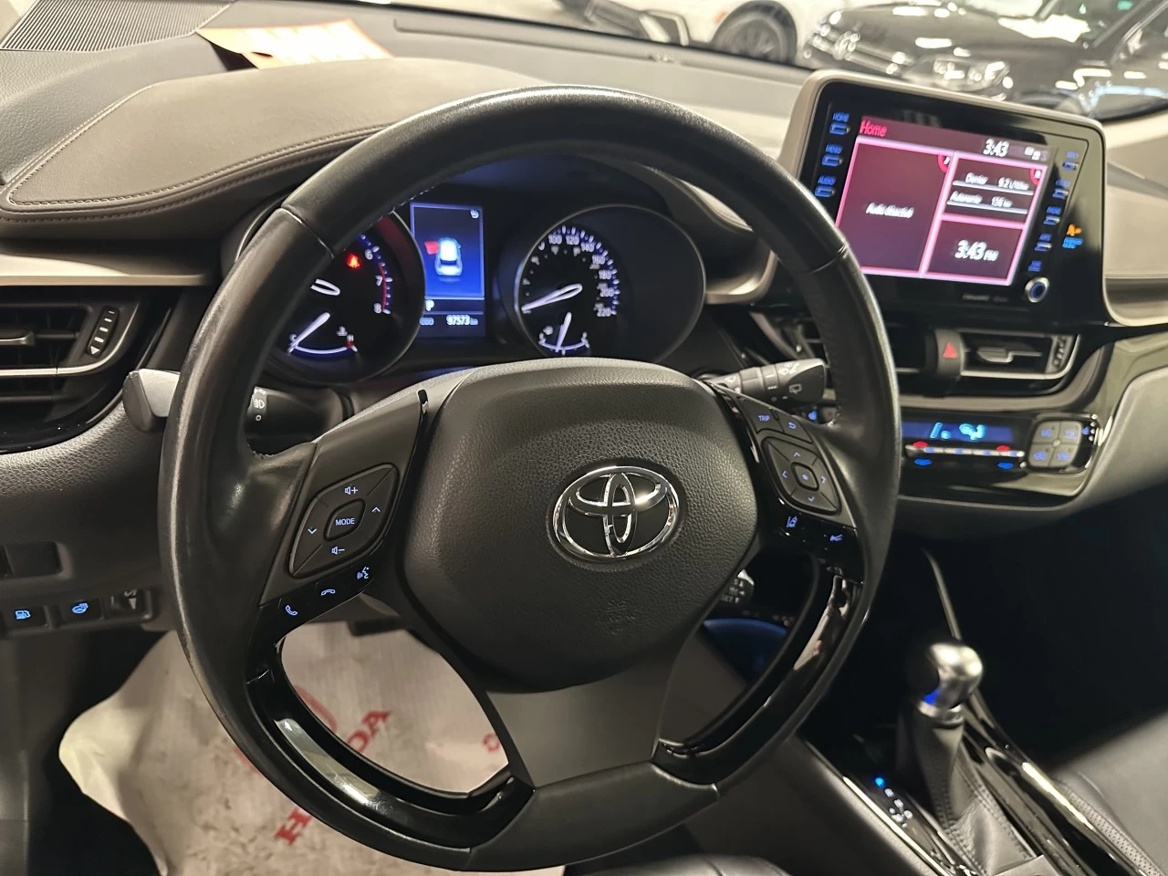 2020 Toyota C-HR XLE Image principale