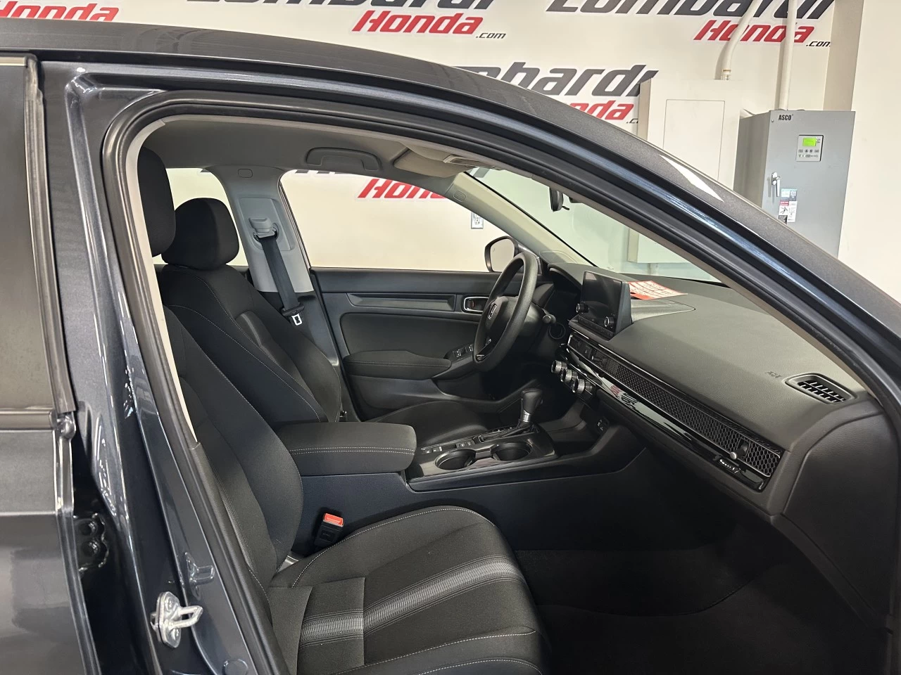 2022 Honda Civic Hayon
                                                    LX Main Image