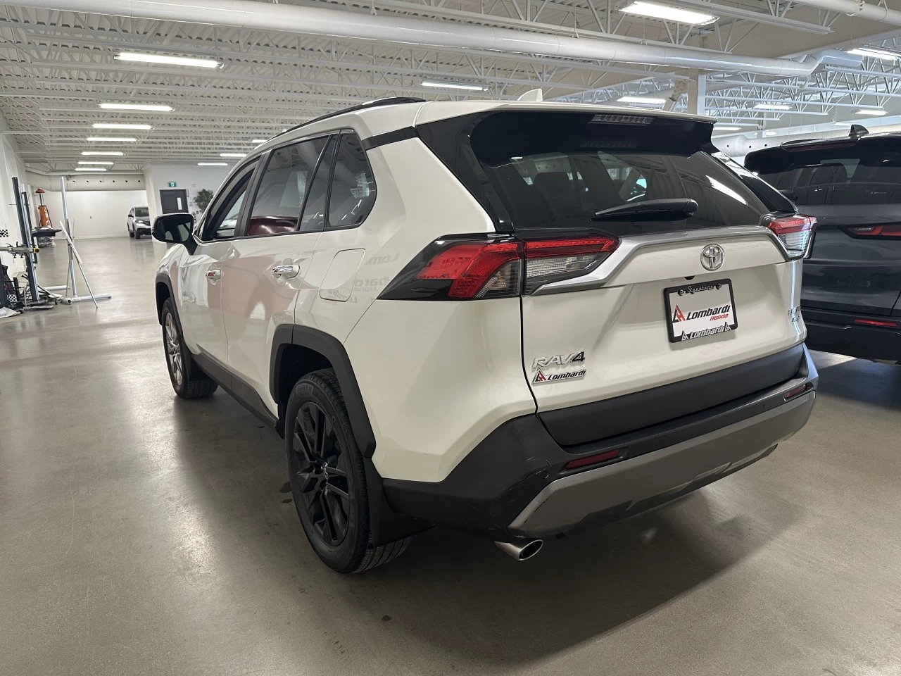 2021 Toyota RAV4
                                                    Limited Image principale
