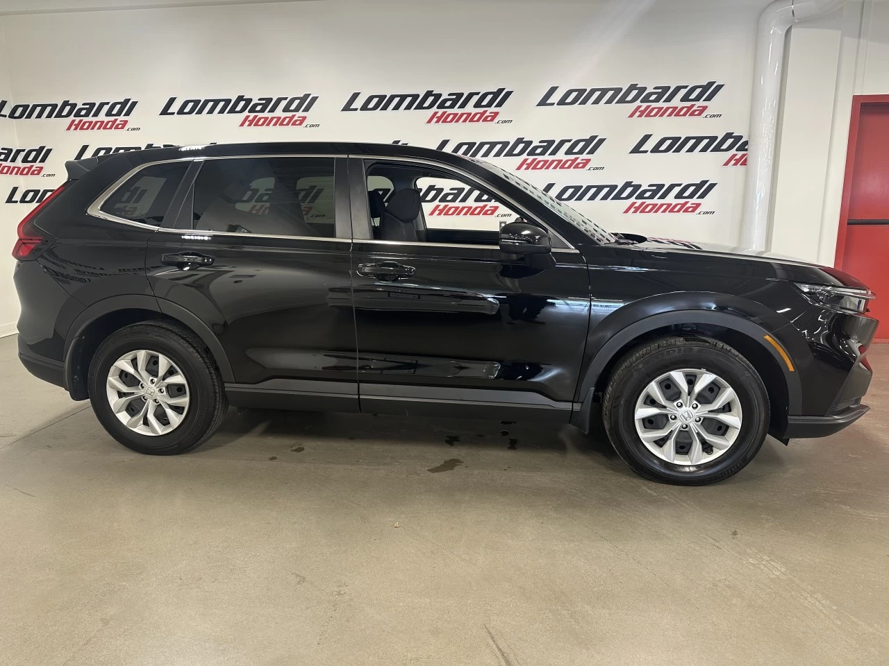 2025 Honda CR-V LX https://www.lombardihonda.com/resize/b990ff35b810a3abc0cc817b2ca24889-1