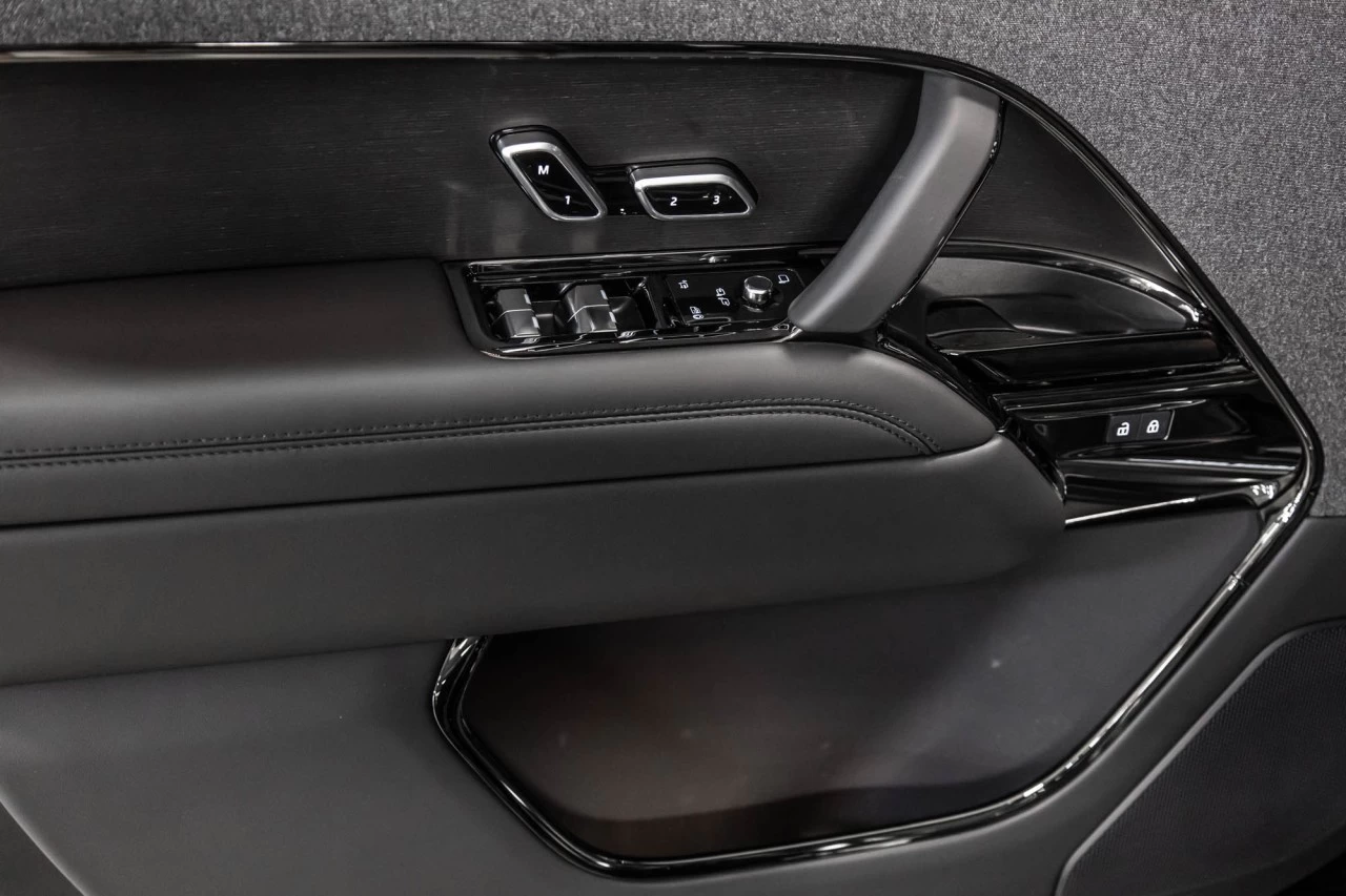 2025 Land Rover Range Rover Sport Dynamic SE https://www.lombardihonda.com/resize/b990ff35b810a3abc0cc817b2ca24889-1