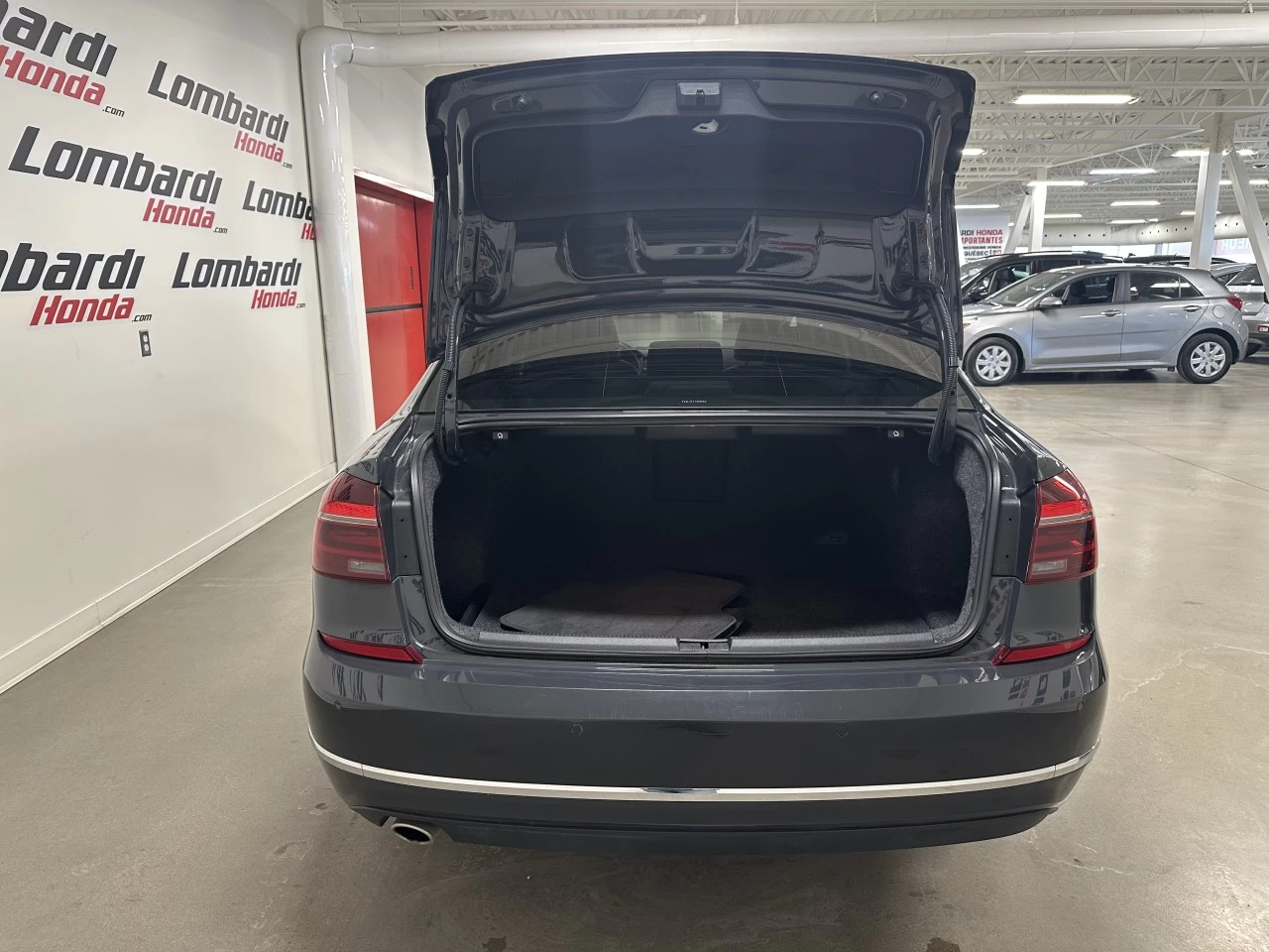 2017 Volkswagen Passat Highline Main Image