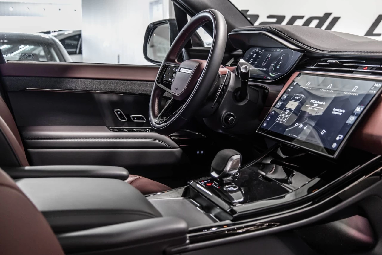 2025 Land Rover Range Rover Sport Dynamic SE https://www.lombardihonda.com/resize/b990ff35b810a3abc0cc817b2ca24889-1