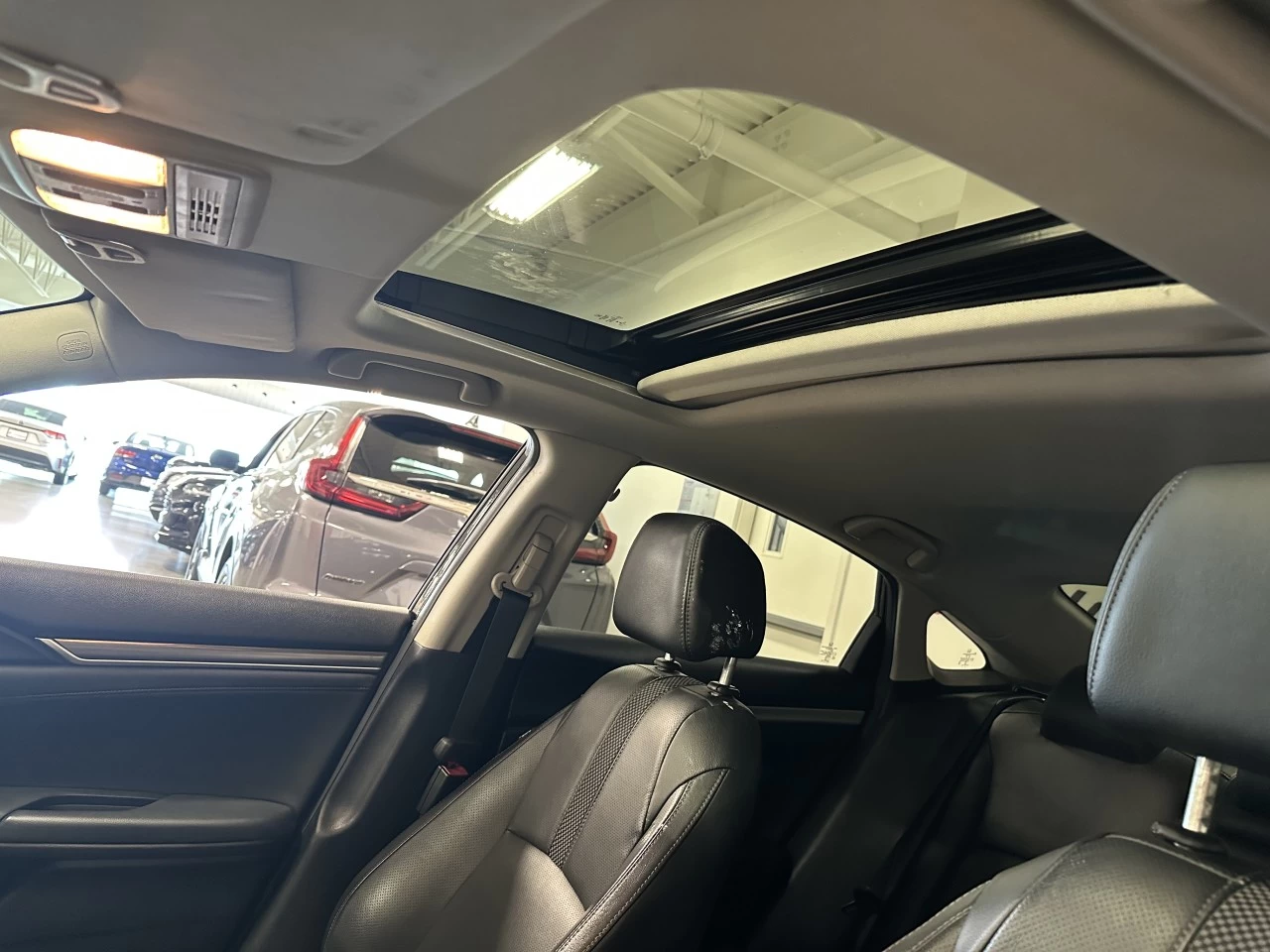 2020 Honda Civic
                                                    Touring Main Image