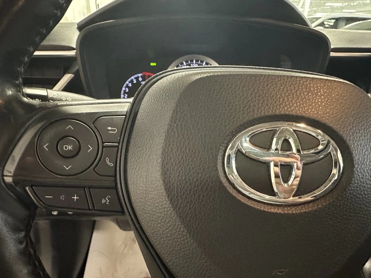 2021 Toyota Corolla
                                                    LE Image principale