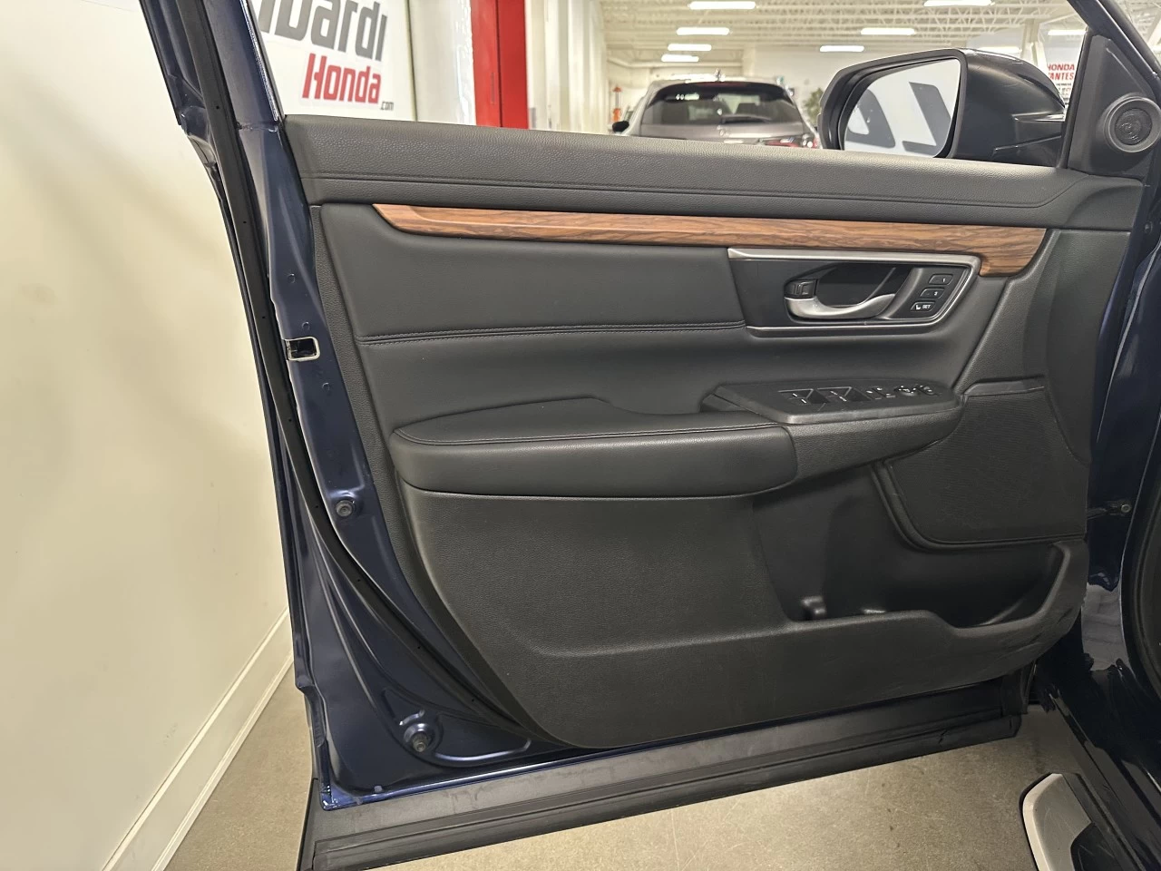 2022 Honda CR-V Touring/Black Edition Main Image