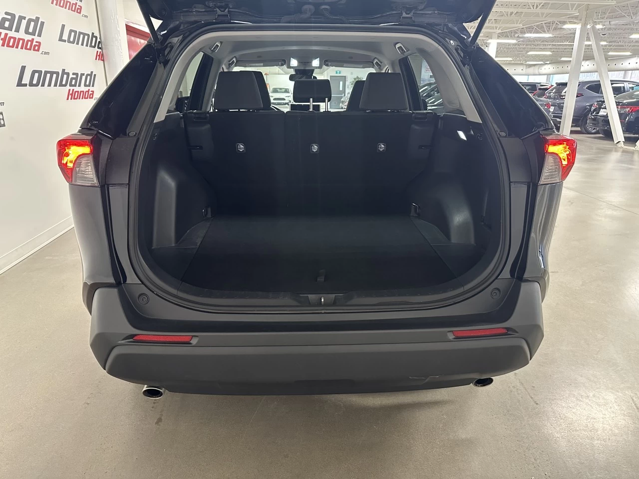 2024 Toyota RAV4 LE Image principale