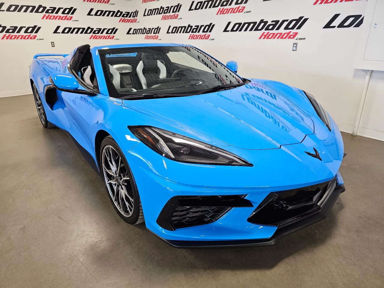 2023 Chevrolet Corvette 2LT https://www.lombardihonda.com/resize/b990ff35b810a3abc0cc817b2ca24889-1