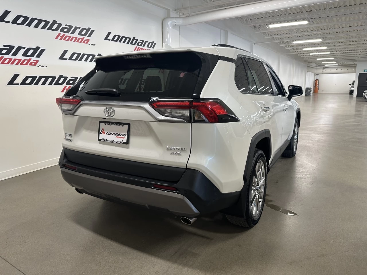 2021 Toyota RAV4
                                                    Limited Image principale