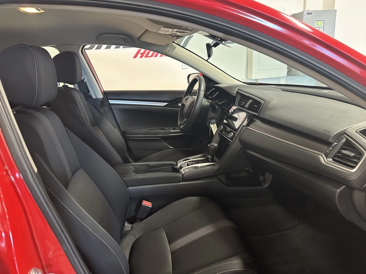 2021 Honda Civic
                                                    LX Image principale