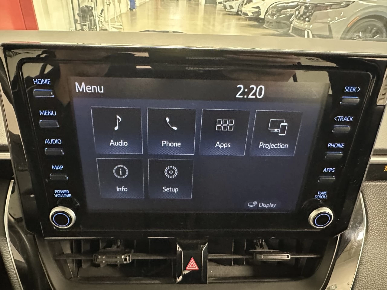 2022 Toyota Corolla
                                                    LE Main Image