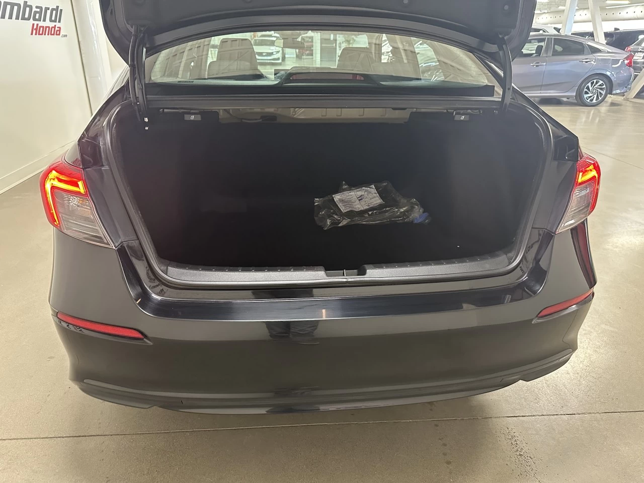 2022 Honda Civic
                                                    LX Main Image