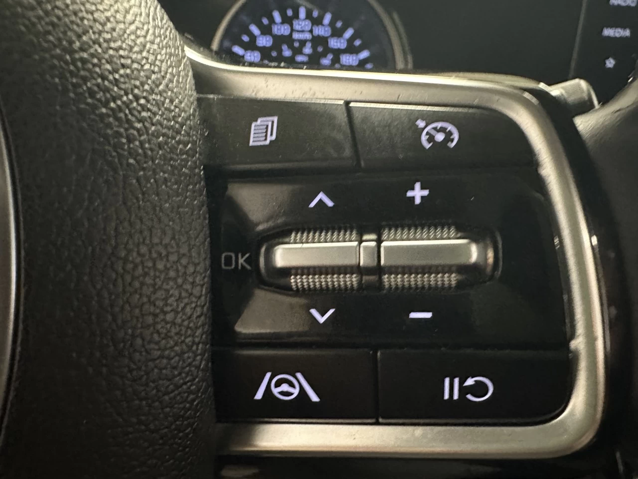 2024 Kia Carnival LX+ Main Image