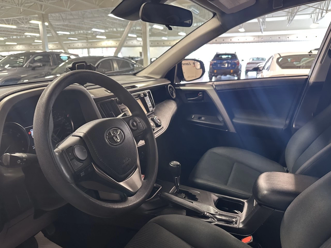 2018 Toyota RAV4
                                                    LE Main Image