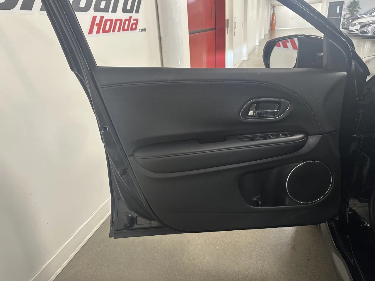 2022 Honda HR-V Touring Main Image