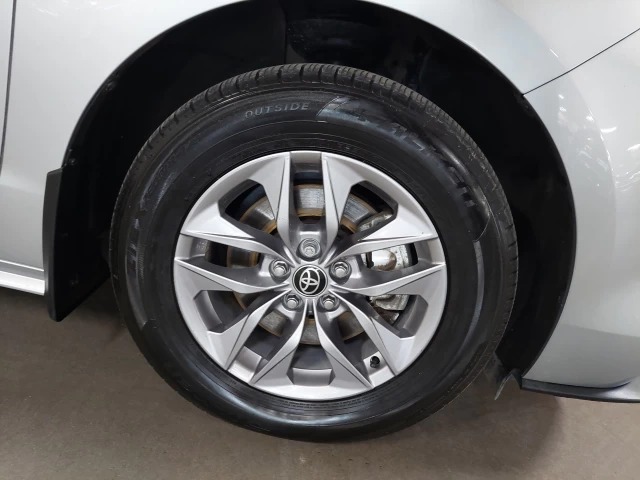 Toyota Sienna LE 2021