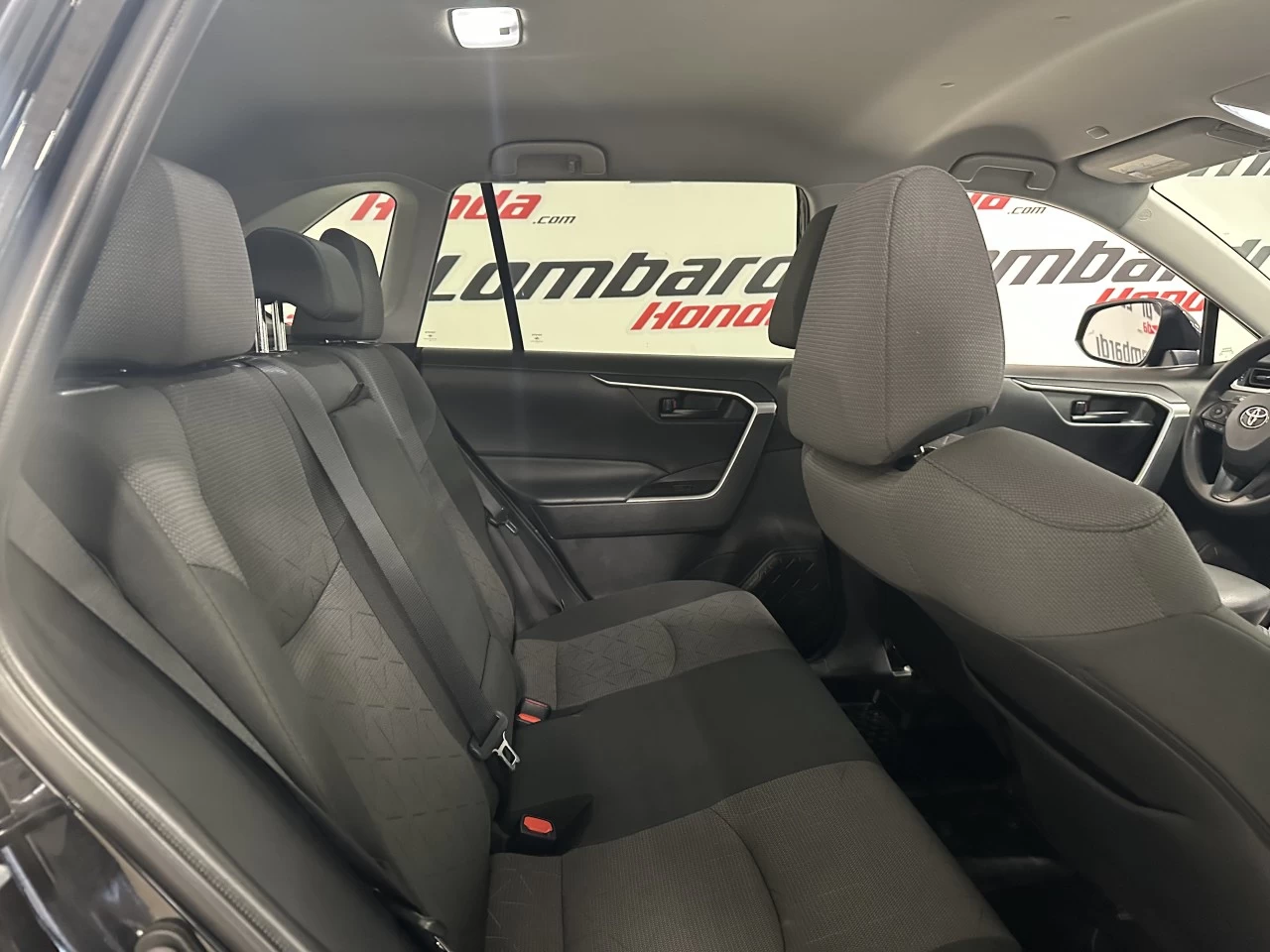 2024 Toyota RAV4 LE Image principale
