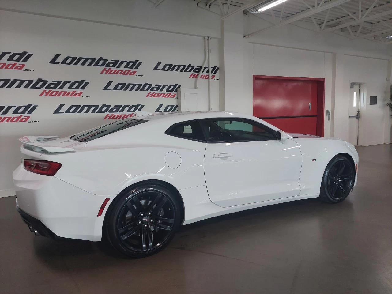 2016 Chevrolet Camaro 2SS https://www.lombardihonda.com/resize/b990ff35b810a3abc0cc817b2ca24889-1