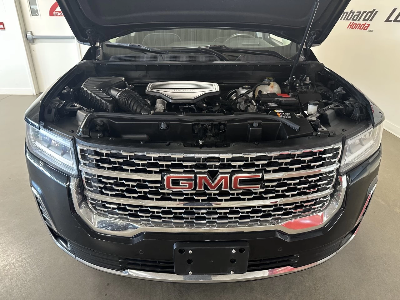 2023 GMC Acadia Denali Image principale
