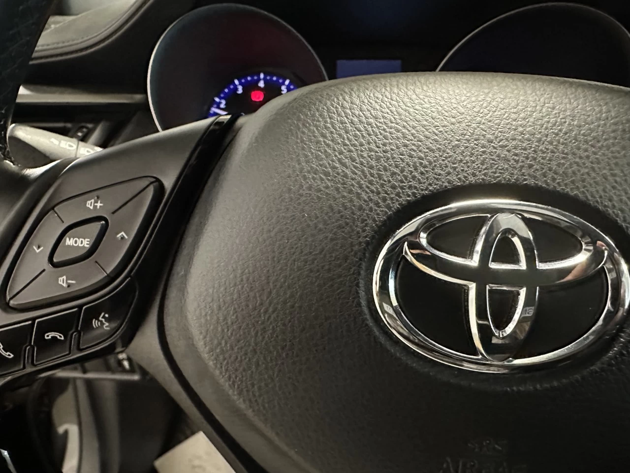 2018 Toyota C-HR
                                                    XLE Image principale