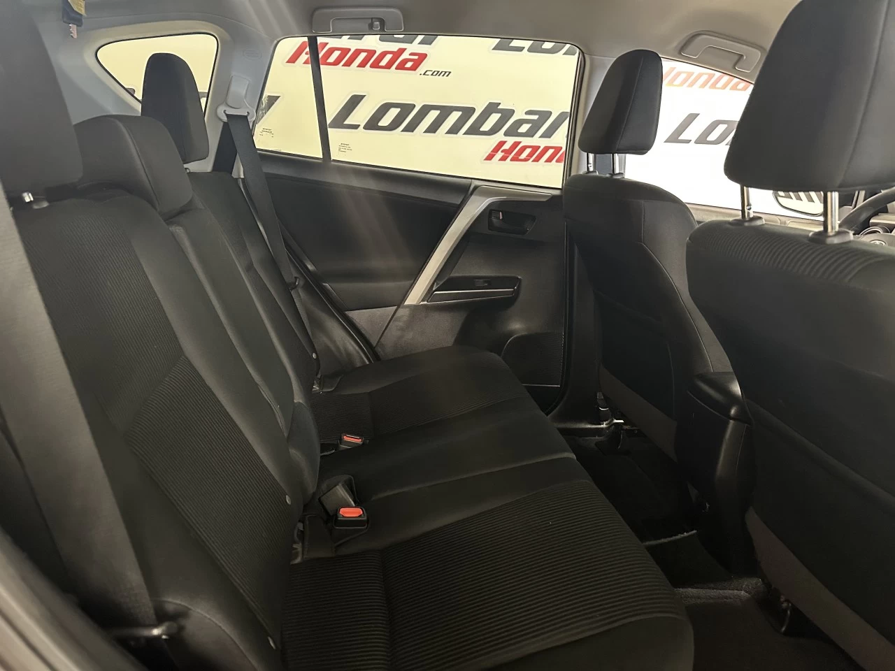 2018 Toyota RAV4
                                                    LE Main Image
