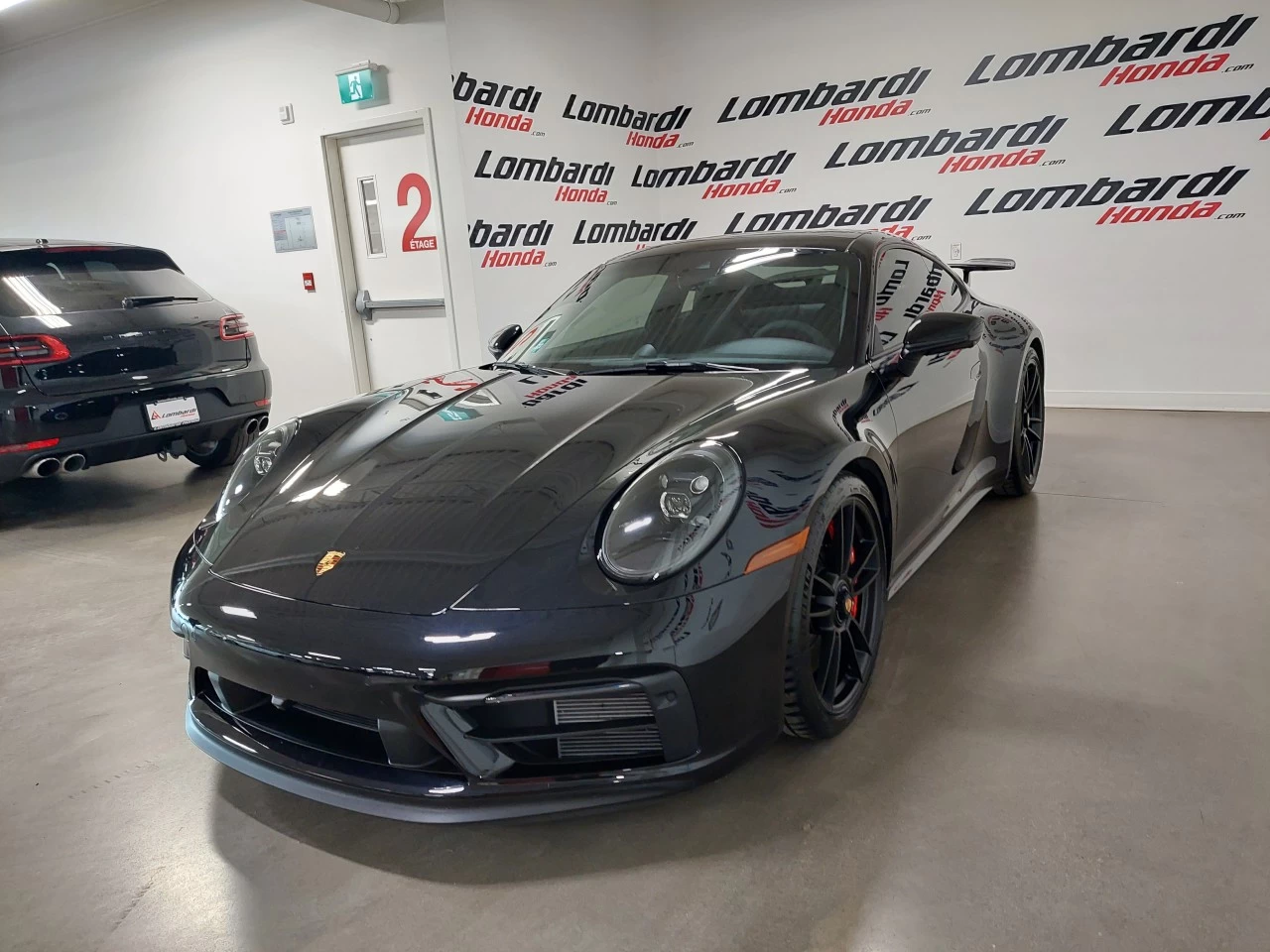 2024 Porsche 911
                                                    CARRERA 4 GTS Image principale