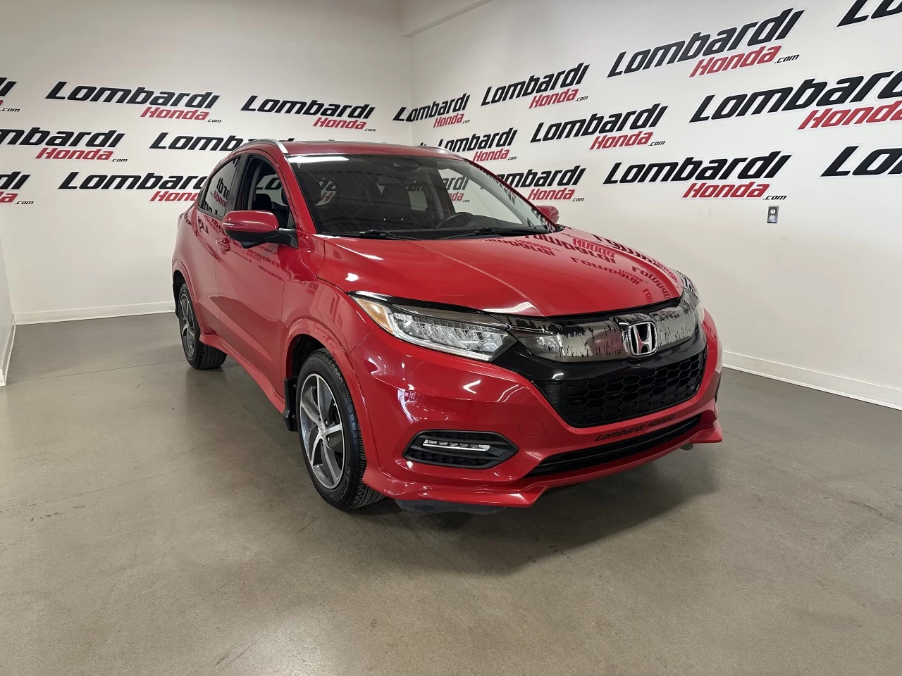 2019 Honda HR-V Touring https://www.lombardihonda.com/resize/b990ff35b810a3abc0cc817b2ca24889-1