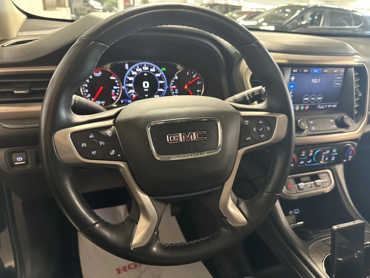2023 GMC Acadia Denali Image principale