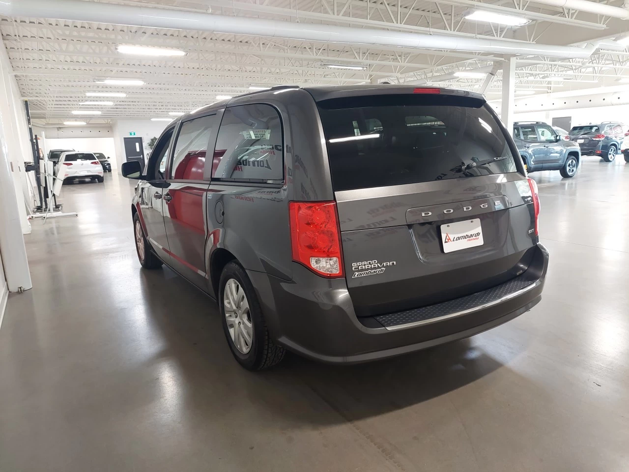 2019 Dodge Grand Caravan
                                                    SXT Main Image