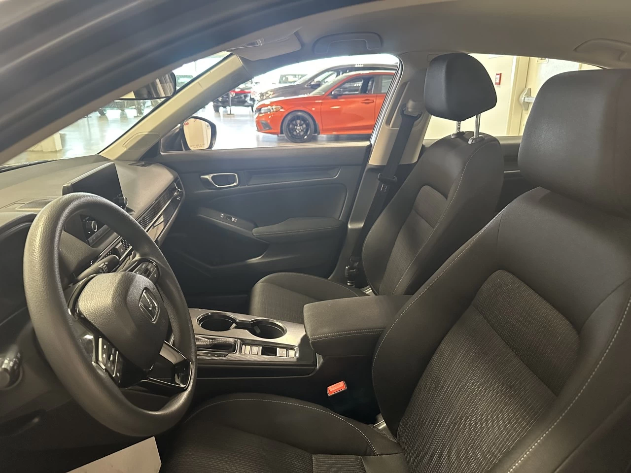 2024 Honda Civic LX-B Image principale