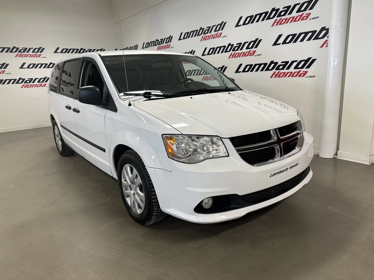 2017 Dodge Grand Caravan Canada Value Package Main Image