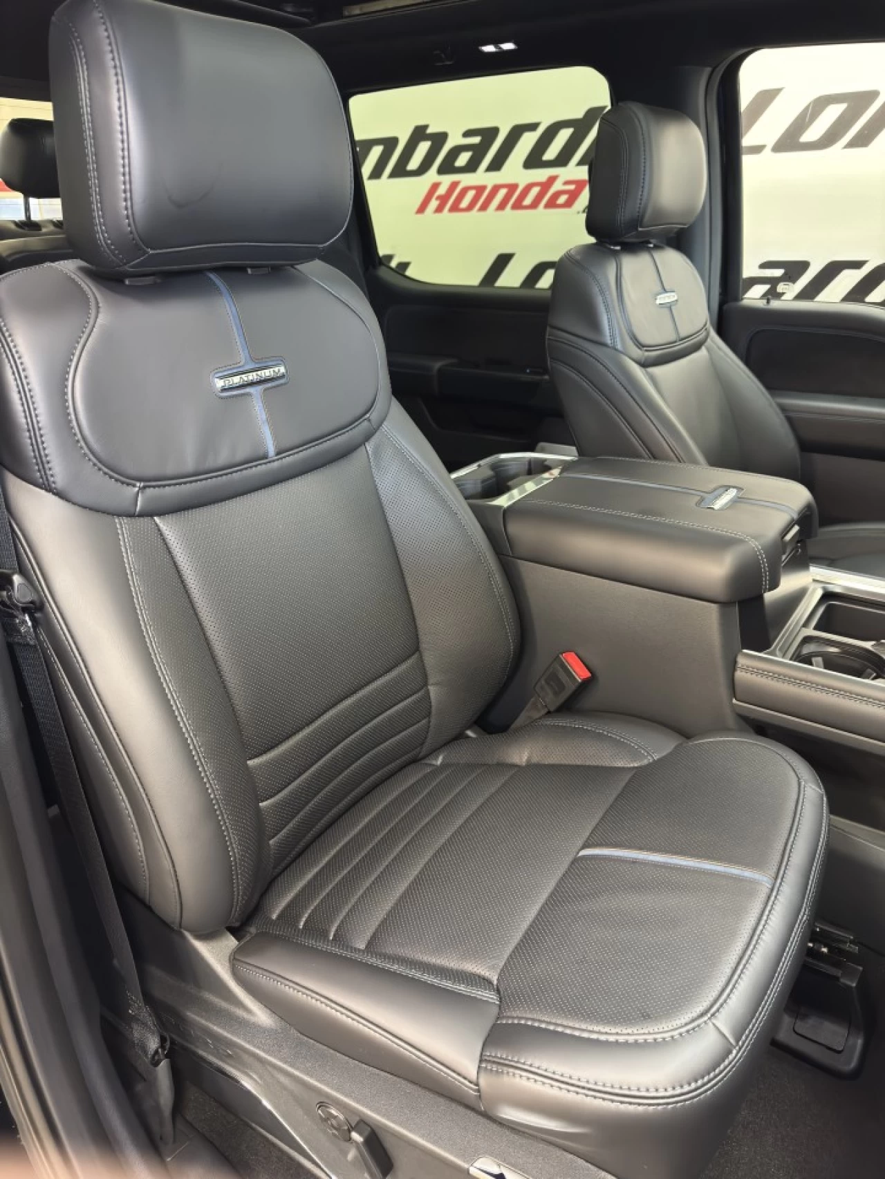 2025 Ford F-250 Platinum Image principale