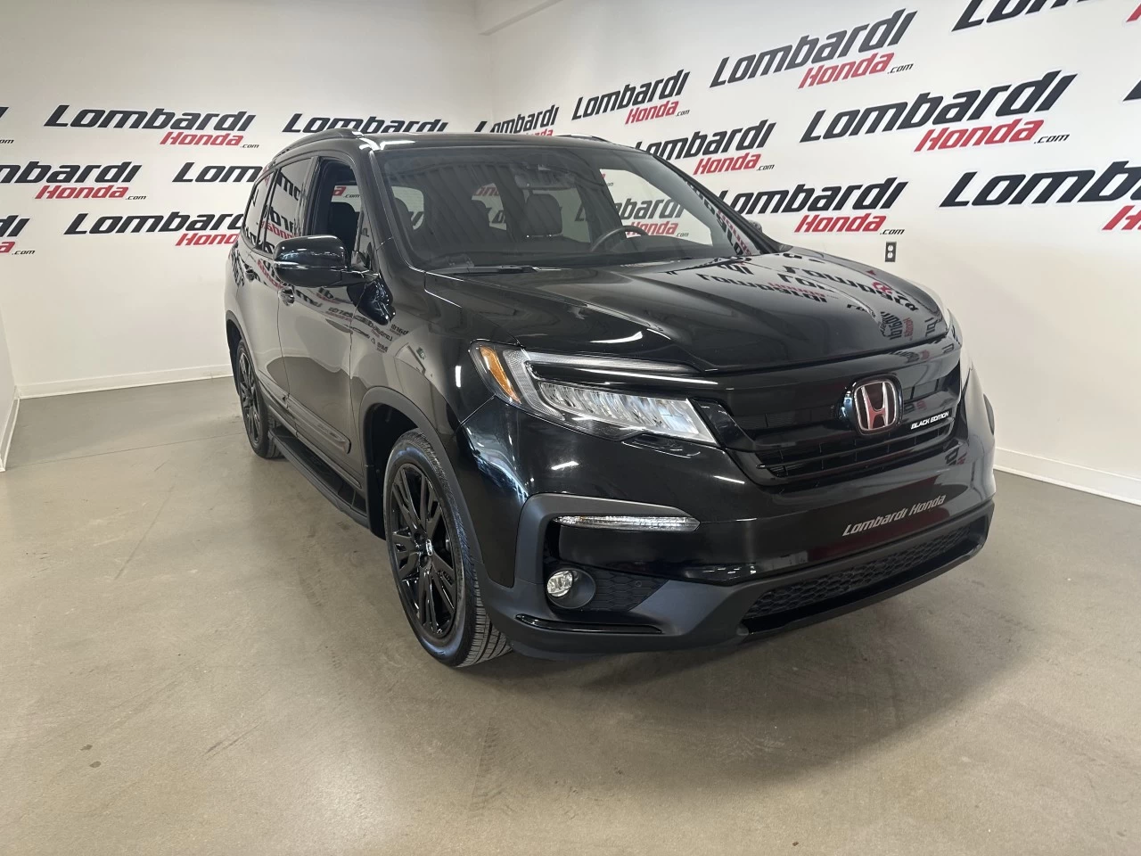 2022 Honda Pilot Black Edition https://www.lombardihonda.com/resize/b990ff35b810a3abc0cc817b2ca24889-1