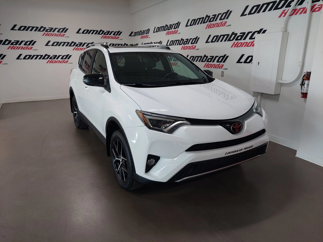 2018 Toyota RAV4 SE AWD https://www.lombardihonda.com/resize/b990ff35b810a3abc0cc817b2ca24889-1