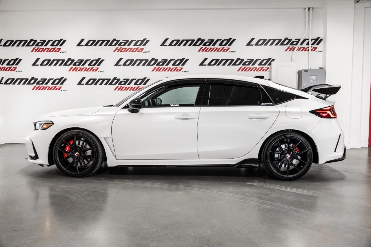 2023 Honda Civic TYPE R https://www.lombardihonda.com/resize/b990ff35b810a3abc0cc817b2ca24889-1
