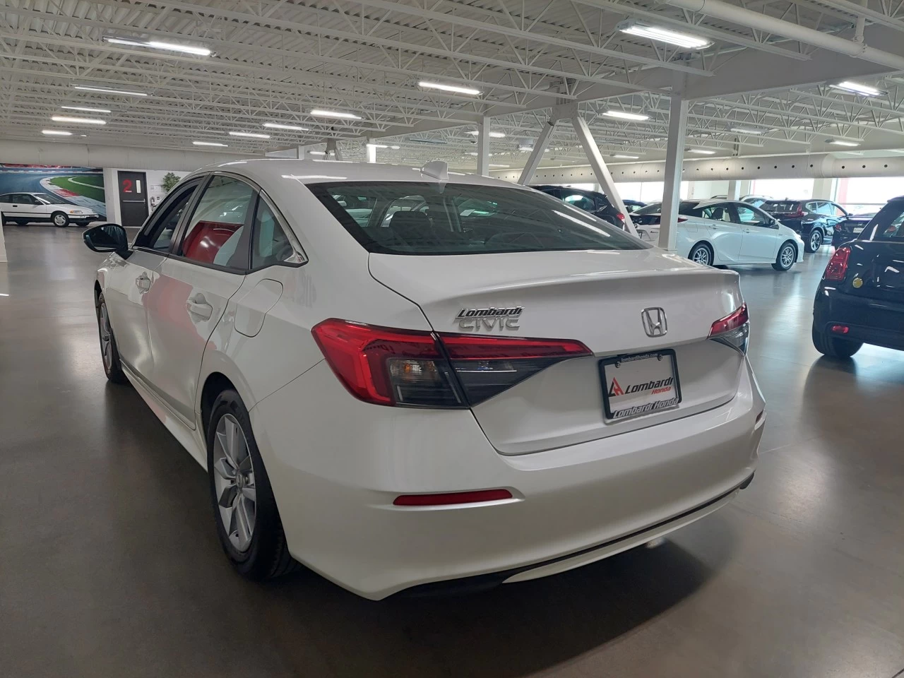 2022 Honda Civic
                                                    EX Main Image