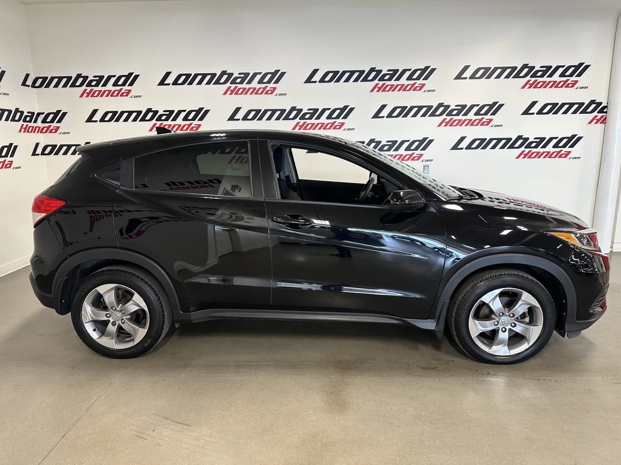 2020 Honda HR-V LX https://www.lombardihonda.com/resize/b990ff35b810a3abc0cc817b2ca24889-1