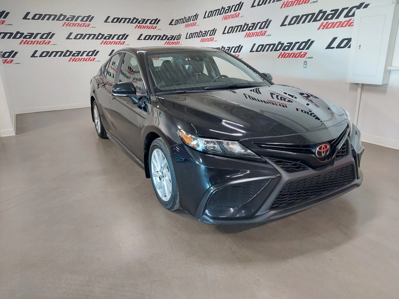 2021 Toyota Camry
                                                    SE Main Image