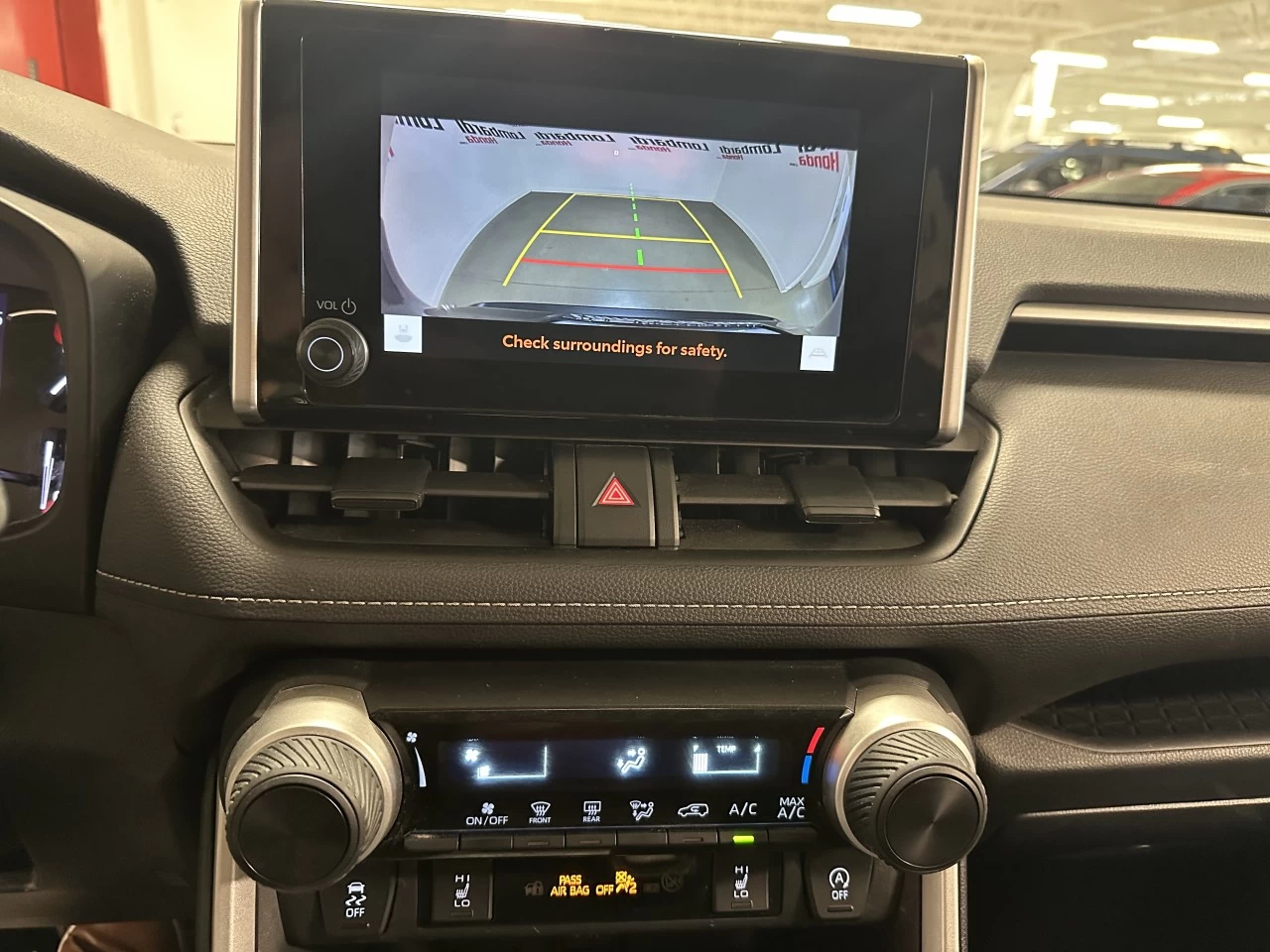 2023 Toyota RAV4 LE Image principale