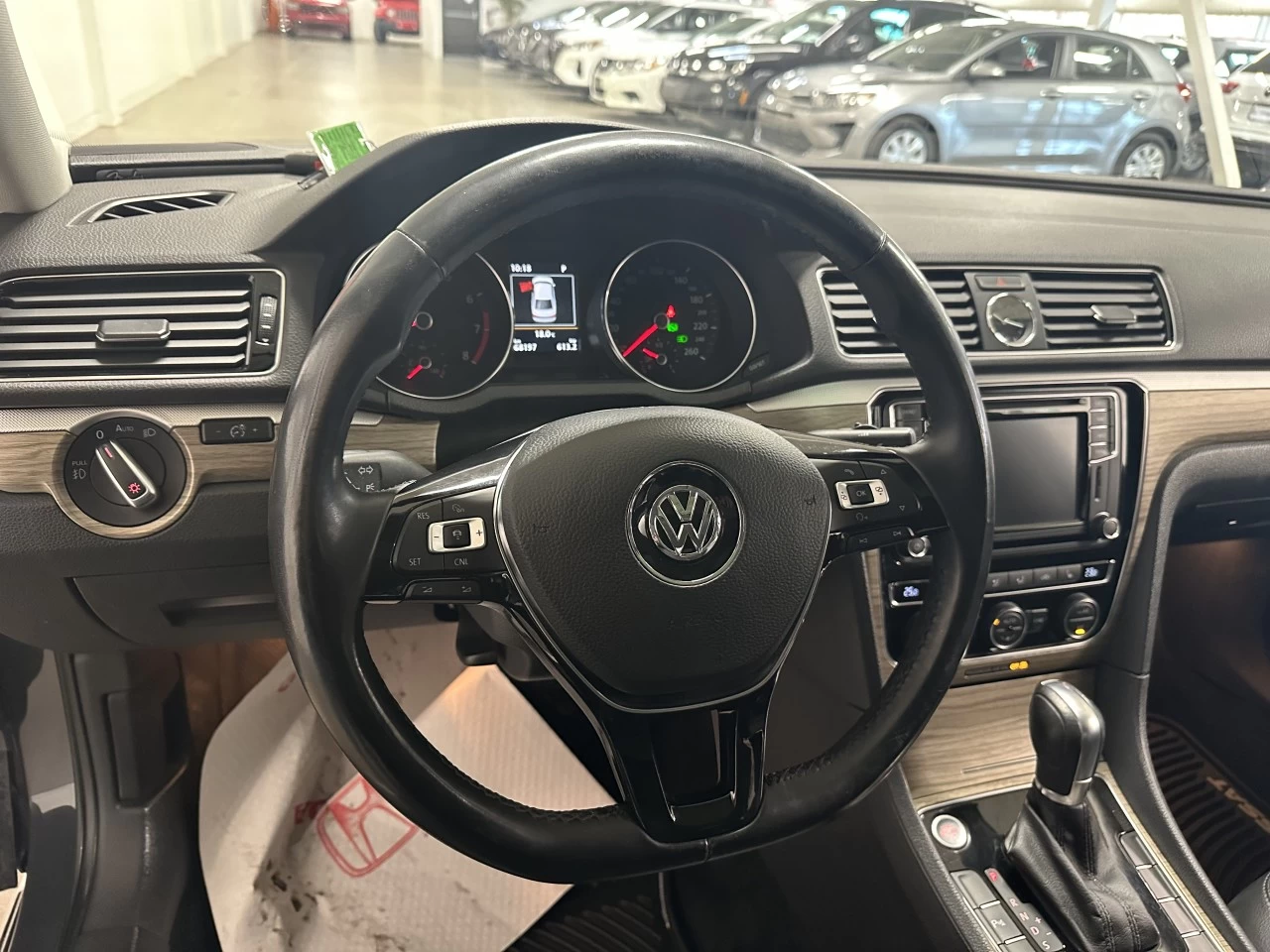 2017 Volkswagen Passat Highline Main Image