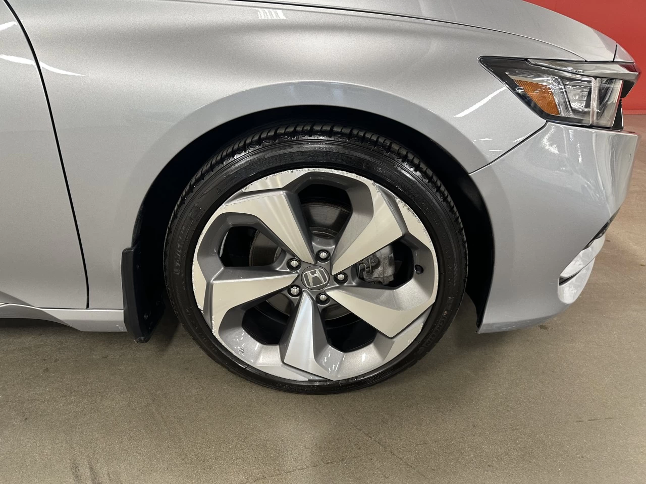 2018 Honda Accord
                                                    Touring Image principale